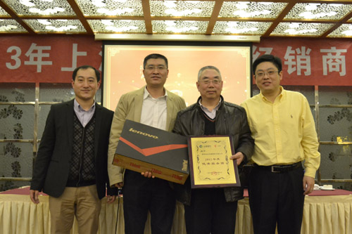 上海申威達表彰鄭州瑞光等2012年優(yōu)秀經(jīng)銷商、服務(wù)商