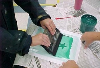 絲網(wǎng)印刷機在使用過程中需要怎樣的保護措施
