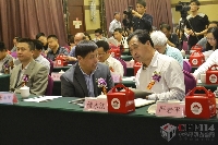 鄞州區(qū)副區(qū)長張燁文（左）、我要印總經(jīng)理王圭平（中）、寧波市貿(mào)易局副局長繆永法（右