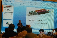濰坊東航印刷科技有限公司銷售部長張煥學發(fā)表《柔印標簽印刷設備技術》主題演講。